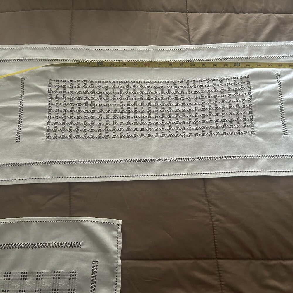 3 Table Runners and 1 Square Mat